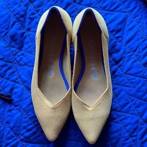 Rothy’s 8 yellow gold to the point